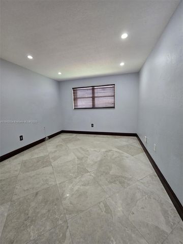 8425 NW 8th St 307, Miami, FL 33126