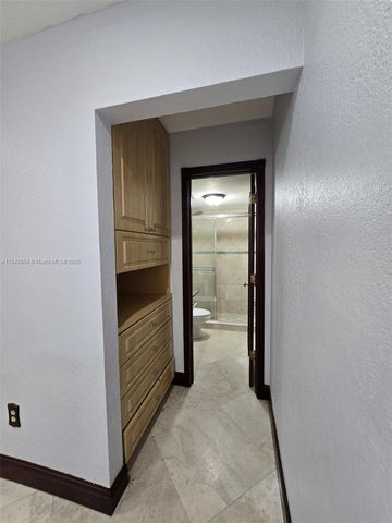 8425 NW 8th St 307, Miami, FL 33126