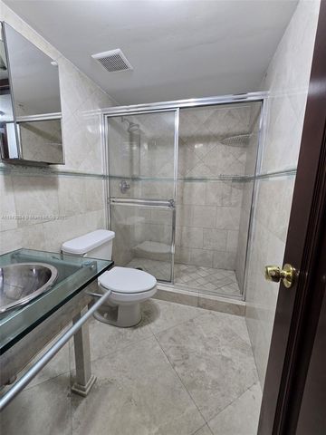 8425 NW 8th St 307, Miami, FL 33126