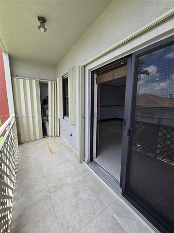 8425 NW 8th St 307, Miami, FL 33126