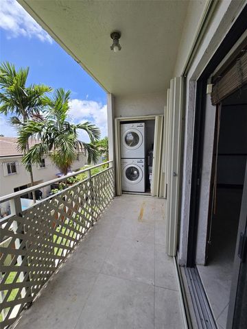 8425 NW 8th St 307, Miami, FL 33126