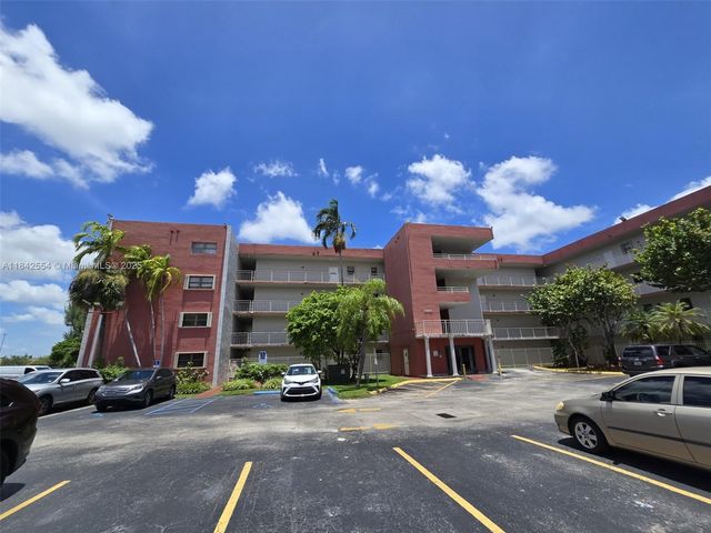 8425 NW 8th St 307, Miami, FL 33126