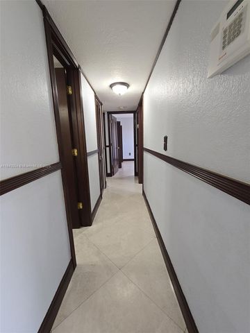 8425 NW 8th St 307, Miami, FL 33126