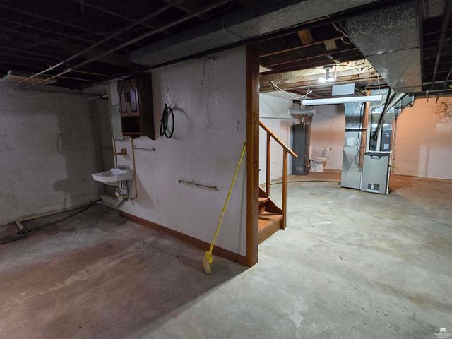 112 NE 13th Street, Abilene, KS 67410