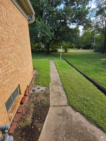 112 NE 13th Street, Abilene, KS 67410