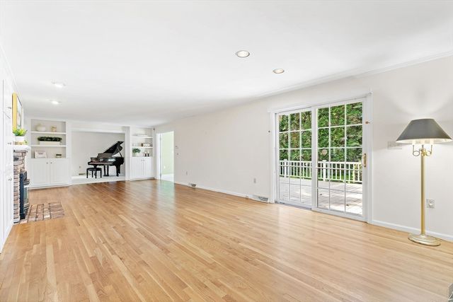 3 Vintage Way, Franklin, MA 02038