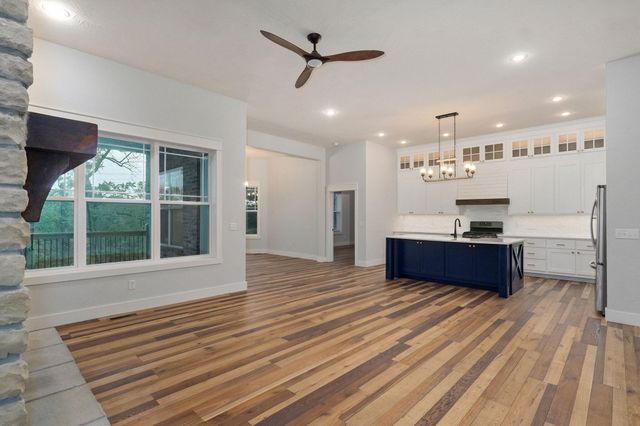 855 E Ashford Avenue, Nixa, MO 65714