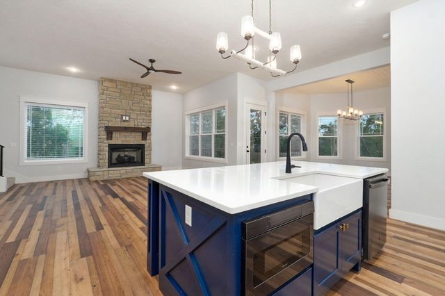 855 E Ashford Avenue, Nixa, MO 65714