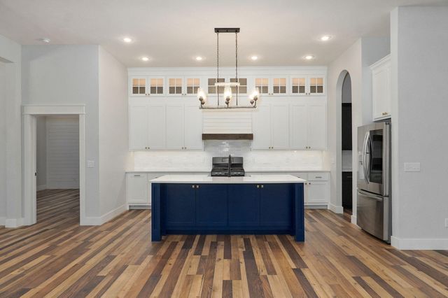 855 E Ashford Avenue, Nixa, MO 65714