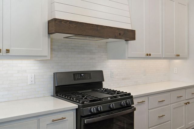 855 E Ashford Avenue, Nixa, MO 65714