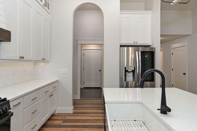 855 E Ashford Avenue, Nixa, MO 65714