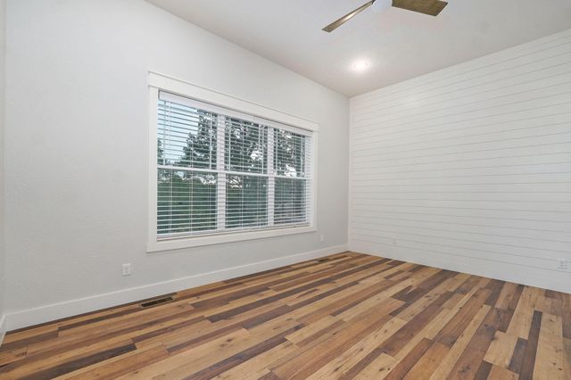 855 E Ashford Avenue, Nixa, MO 65714