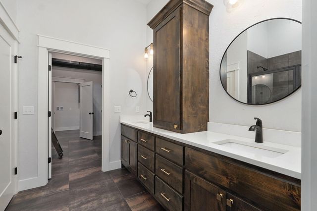 855 E Ashford Avenue, Nixa, MO 65714