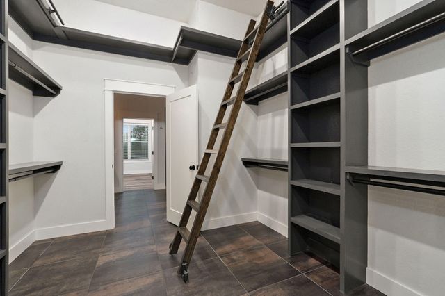 855 E Ashford Avenue, Nixa, MO 65714