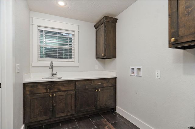 855 E Ashford Avenue, Nixa, MO 65714