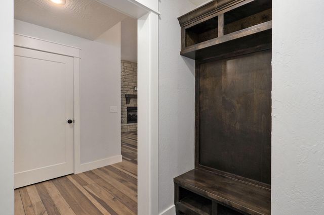 855 E Ashford Avenue, Nixa, MO 65714