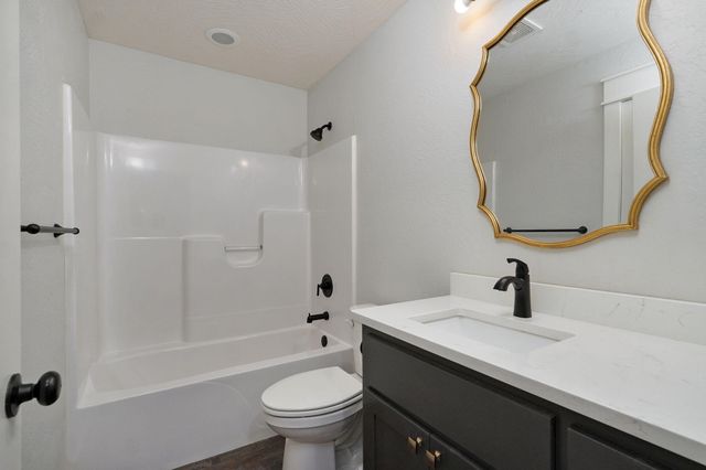 855 E Ashford Avenue, Nixa, MO 65714