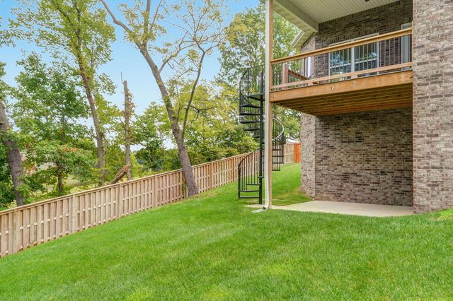 855 E Ashford Avenue, Nixa, MO 65714