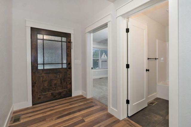 855 E Ashford Avenue, Nixa, MO 65714