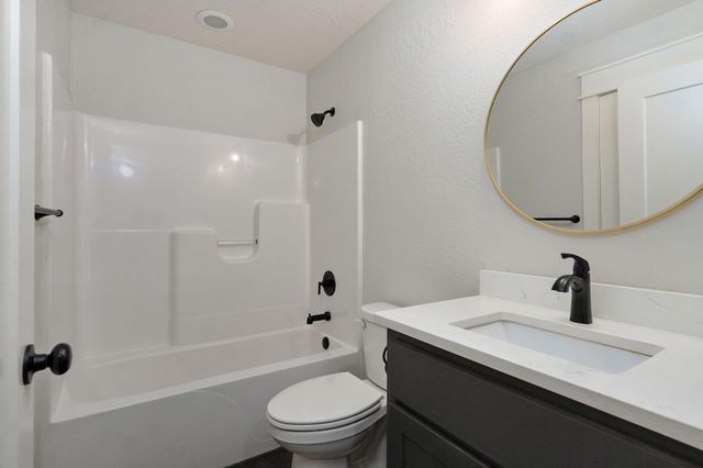 855 E Ashford Avenue, Nixa, MO 65714