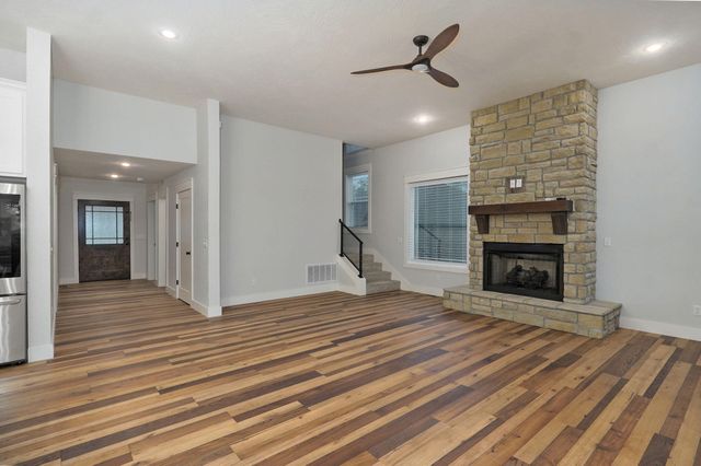 855 E Ashford Avenue, Nixa, MO 65714