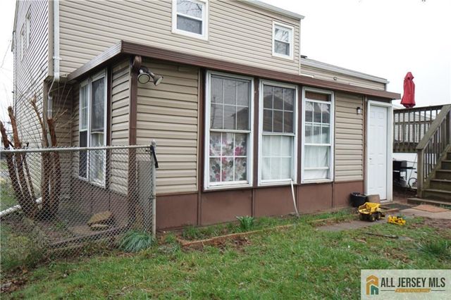 17 Wedgewood Drive, Carteret, NJ 07008