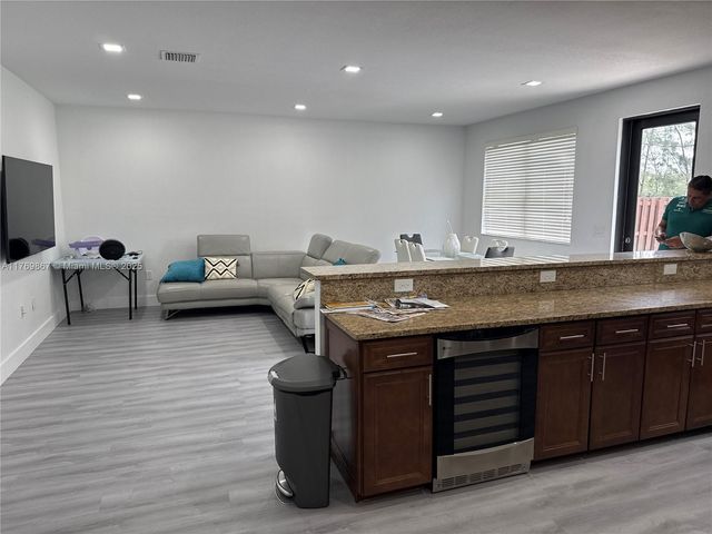 9840 NW 86th Ter, Doral, FL 33178
