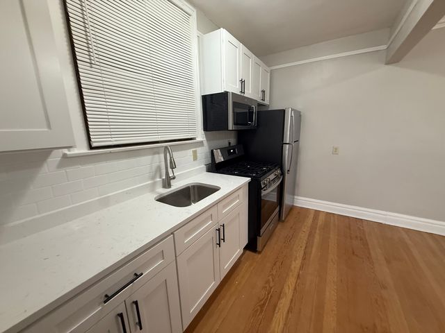 6829 21st Street 2E, Berwyn, IL 60402