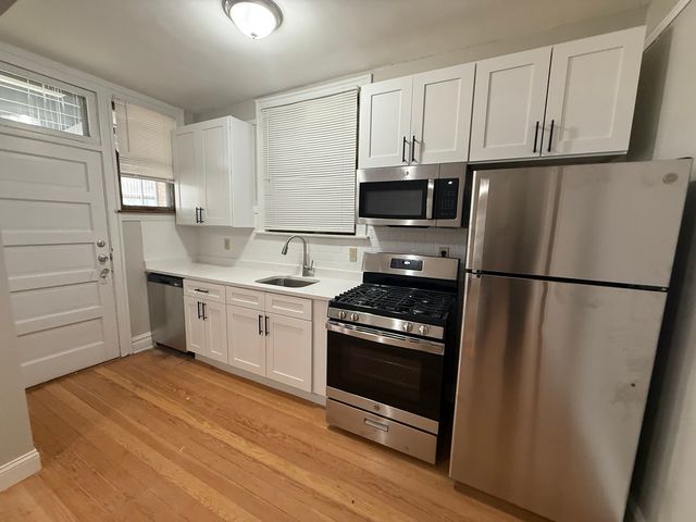 6829 21st Street 2E, Berwyn, IL 60402