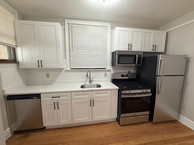 6829 21st Street 2E, Berwyn, IL 60402