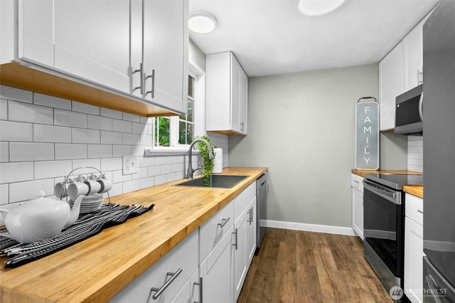 4318 Rhododendron Drive, Oak Harbor, WA 98277