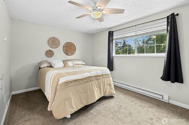 4318 Rhododendron Drive, Oak Harbor, WA 98277