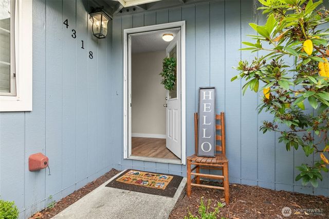 4318 Rhododendron Drive, Oak Harbor, WA 98277