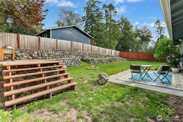 4318 Rhododendron Drive, Oak Harbor, WA 98277