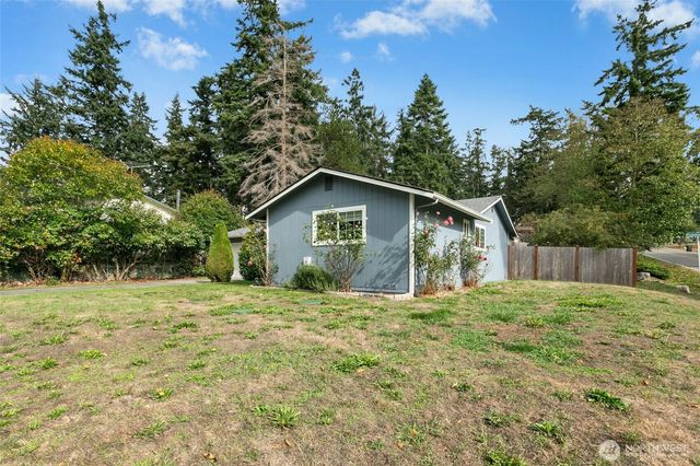 4318 Rhododendron Drive, Oak Harbor, WA 98277