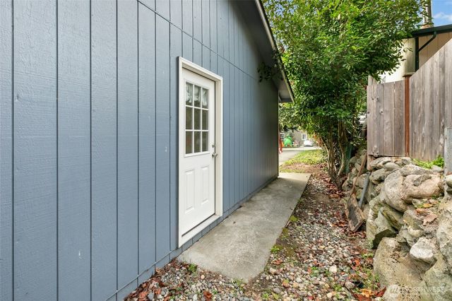 4318 Rhododendron Drive, Oak Harbor, WA 98277