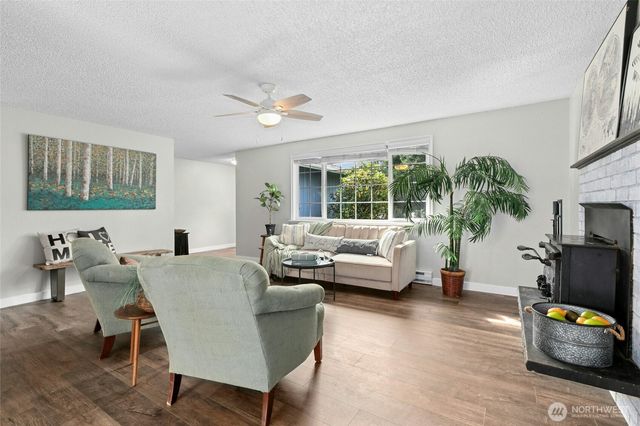 4318 Rhododendron Drive, Oak Harbor, WA 98277