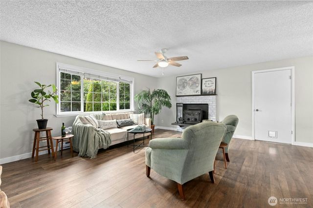 4318 Rhododendron Drive, Oak Harbor, WA 98277