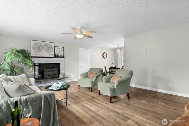 4318 Rhododendron Drive, Oak Harbor, WA 98277