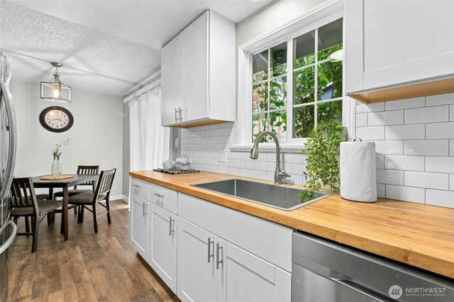 4318 Rhododendron Drive, Oak Harbor, WA 98277