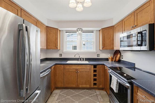 919 E Lincoln Avenue, Royal Oak, MI 48067