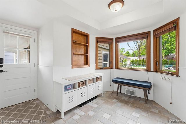 919 E Lincoln Avenue, Royal Oak, MI 48067