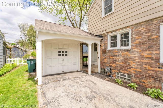 919 E Lincoln Avenue, Royal Oak, MI 48067