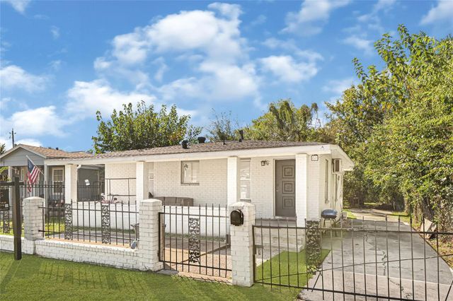 10526 Palestine Street, Jacinto City, TX 77029