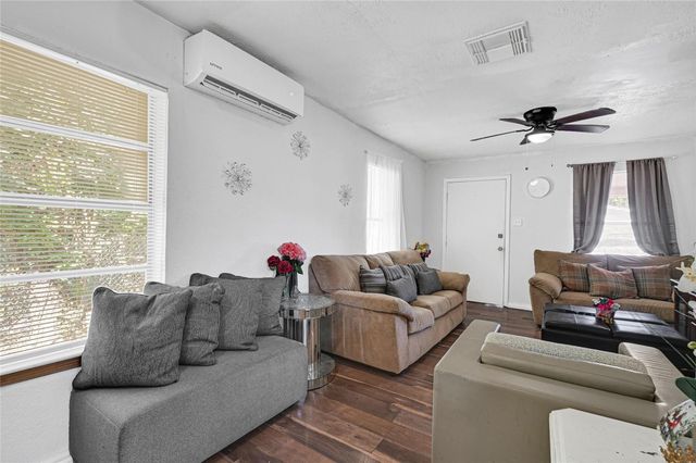 10526 Palestine Street, Jacinto City, TX 77029