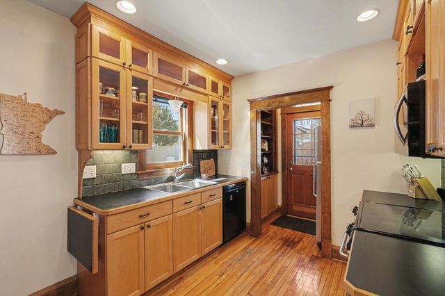 1309 Selby Avenue, Saint Paul, MN 55104