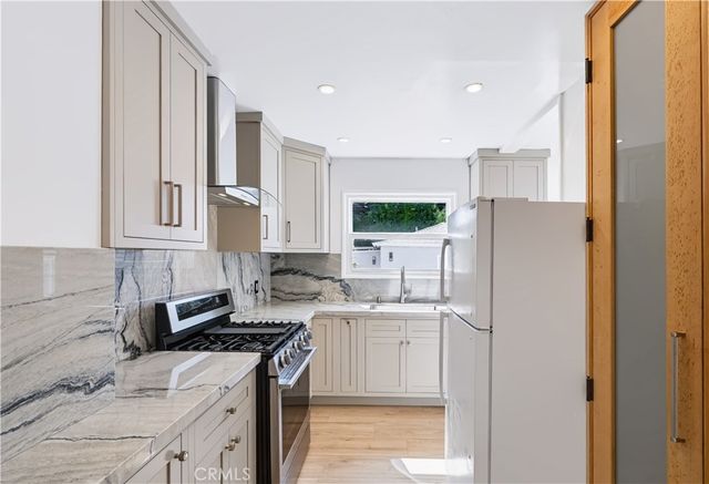 340 Avenue F, Redondo Beach, CA 90277