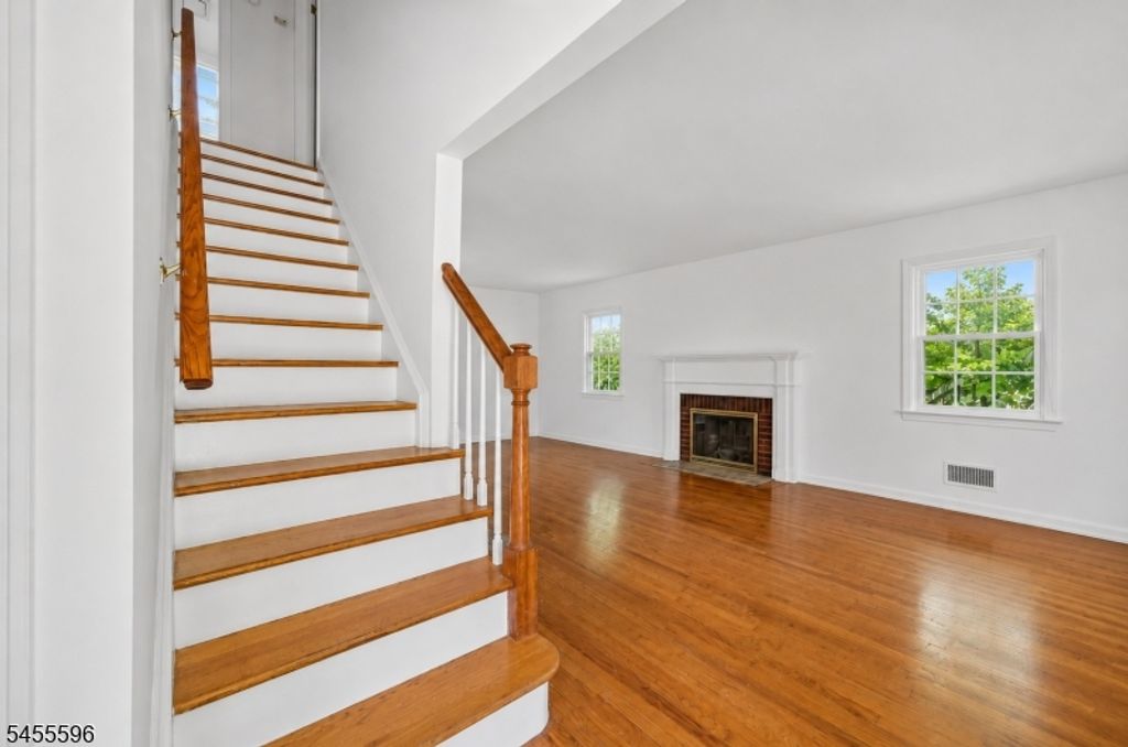 18 Mountainside Dr, Wayne Twp., NJ 07470 — photo 2