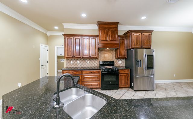 305 Tottenham Court, Bossier City, LA 71111