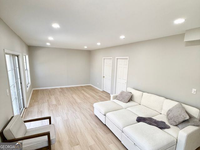 5652 Wandering Vine Lane SE, Mableton, GA 30126